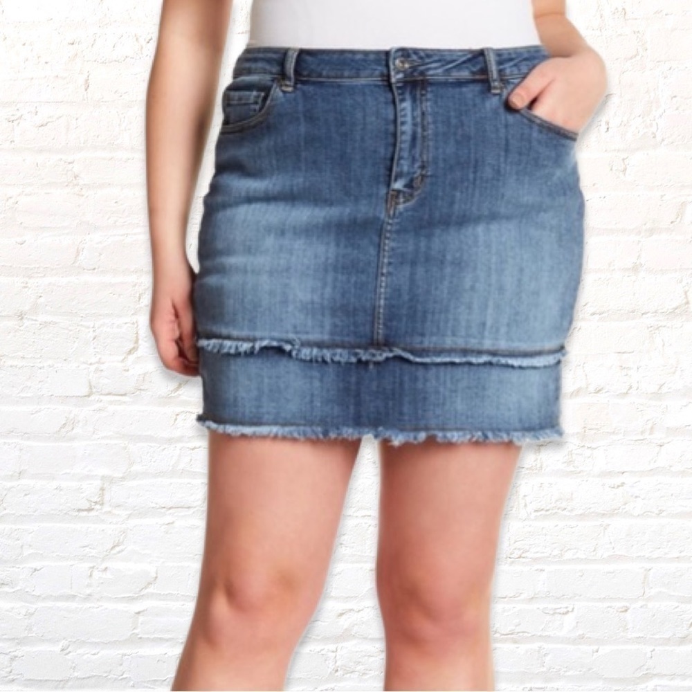 Melrose and Market Frayed Jean Skirt Size 29 Light Wash Blue Denim